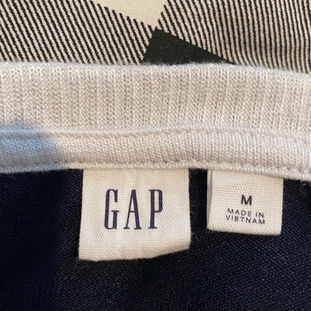 - Sweater - Picture 2 of 2